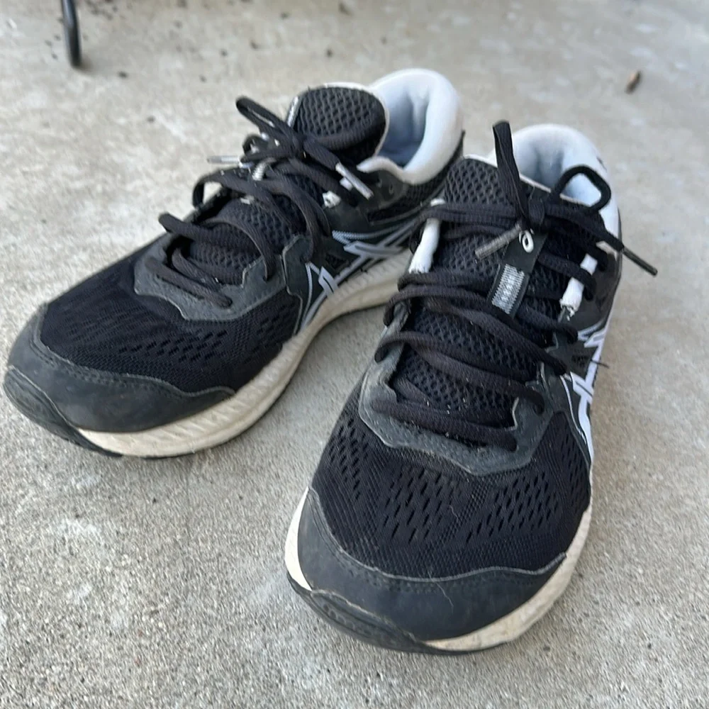 ASICS everyday comfort black tennis shoes size 9.5 women’s